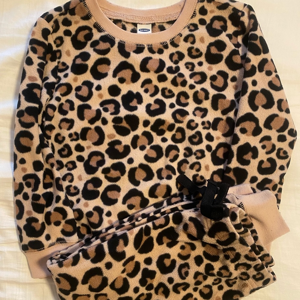 Old Navy Fleece Pajamas girls size xs(5)